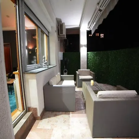 Turquoise Orange, The Art Of Vacation In Apartment Belgrade