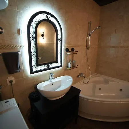 Apartment Turquoise Orange, The Art Of Vacation In Belgrade