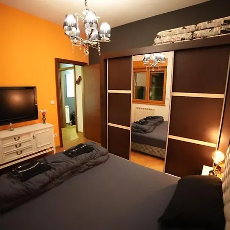 Apartment Turquoise Orange, The Art Of Vacation In