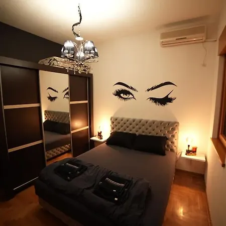 Apartment Turquoise Orange, The Art Of Vacation In Belgrade