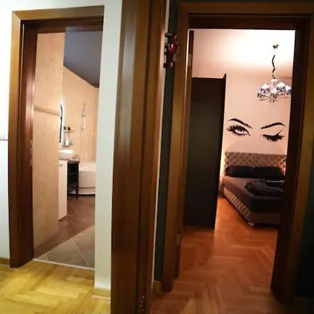 Apartment Turquoise Orange, The Art Of Vacation In Belgrade